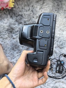 Cámara de cine digital Blackmagic 6K Pro de segunda mano con sensor Super 35 y pantalla táctil LCD de 5 pulgadas - Product Image 5