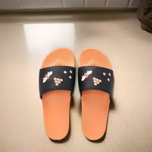 Sandalias de playa resistentes unisex con logotipo personalizado Zapatillas deslizantes hechas en fábrica para todos