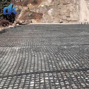 Géogrille en Polyester PET à haute résistance à la traction 200kn 300kn 400kn pour le pavage de <span class=keywords><strong>grille</strong></span> de gravier de mur de soutènement de renfort de route - Product Image 1