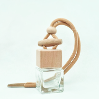 Diffuseur d'huiles essentielles vide en verre carré de 8 ml pour voiture, flacon pendentif d'aromathérapie avec bouchon en bois et sérigraphie