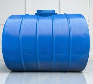 Vente flash : Réservoir d'eau horizontal en plastique 100% vierge du Vietnam, 2000L / Réservoir en plastique couché - 137x185x145 cm - Product Image 1