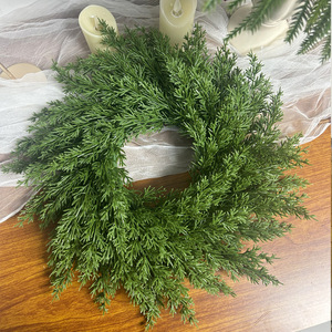 Guirnalda artificial de pino y ciprés, planta verde artificial para colgar en la pared, decoración navideña para la puerta del hogar. - Product Image 5