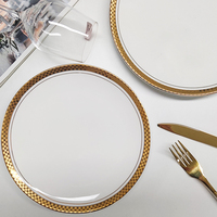 Assiettes de présentation JQY à bord doré pour mariage, décoration de table de luxe, assiettes à dîner en porcelaine blanche de 13 pouces avec bordure dorée