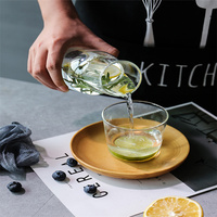 Nouveau style clair Une personne buvant bouteille d'eau froide ensemble jus thé bière Carafe verre pichet cruche ensemble avec tasse