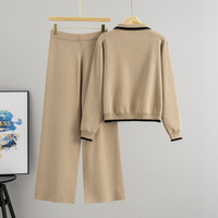 Haut tricoté élégant à rayures et col polo, avec boucle métallique, coupe ample, manches longues, taille haute et jambes larges boutonnées pour femme