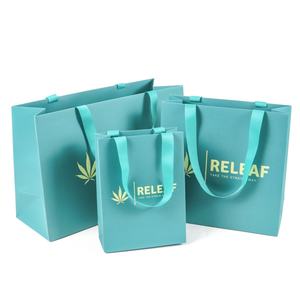 Bolsa de Regalo de Papel de Lujo con Diseño Personalizado, Suministro Directo de Fábrica, Bolsa de Compras de Papel para Ropa con Asa - Product Image 5