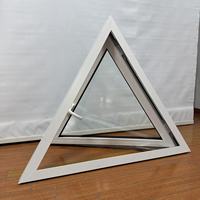Fenêtre à battant en aluminium de forme triangulaire au design moderne, avec volets en verre trempé réglables horizontalement pour salle de bain et cuisine