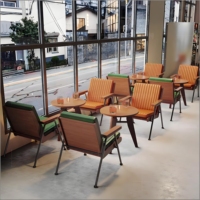 Ensemble de canapés et de chaises en bois traditionnel industriel pour café, bar, salon, hôtel et salle à manger