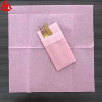 Tissu rose en papier de soie avec logo personnalisé comme des serviettes avec poche à couverts pour restaurant