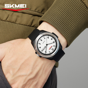 Montre chronographe ronde pour homme, bracelet en silicone de luxe, montre à quartz étanche 30M, montres en gros - Product Image 2
