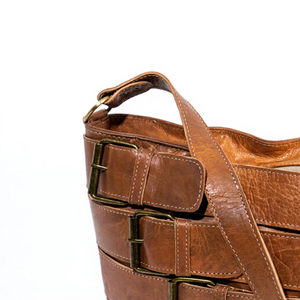 Bolso de Mano Tipo Hobo de Cuero Genuino Color Caramelo Marrón con Rayas, Cierre de Cremallera, Correa Única y Gran Capacidad para Uso Diario - Product Image 3