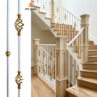 En gros, Balustre d'escalier en fer massif creux blanc uni Rd 5/8 avec embout doré pour rampe d'escalier en bois intérieure