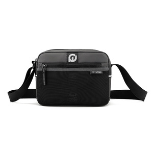 Sac bandoulière en nylon personnalisé avec logo, léger, pour homme, idéal pour le bureau, les voyages quotidiens et les affaires. - Product Image 1