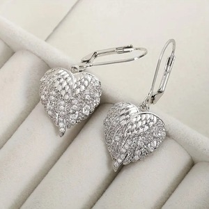Orecchini pendenti a forma di cuore con ali d'angelo per le donne, gioielli romantici a forma di cuore - Product Image 2