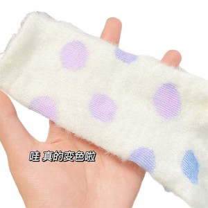 Calcetines afelpados con patrón de corazones que cambian de color con el calor para mujer, calcetines cálidos de invierno. - Product Image 4