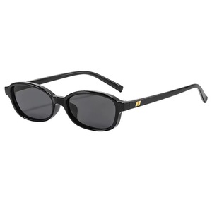 Gafas de sol rectangulares retro con montura completa UV400 unisex para adultos con protección solar - Product Image 1