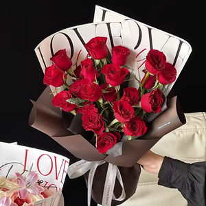 Papier d'emballage de fleurs simple et imperméable LOVE Lettres anglaises imprimées pour bouquets et cadeaux d'art pour les magasins de fleurs - Product Image 1