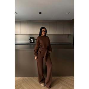 Conjunto de traje para mujer con detalle de cinturón marrón - Product Image 2