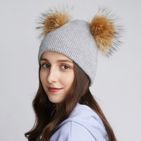 Bonnet d'hiver tricoté personnalisé avec double pompon en fourrure véritable Chapeau de ski en tricot de laine chaud pour femmes