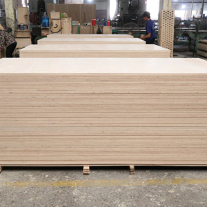 Lámina de Madera Contrachapada de Caucho 4x8, Superficie Plana, Calidad de Exportación - Product Image 1