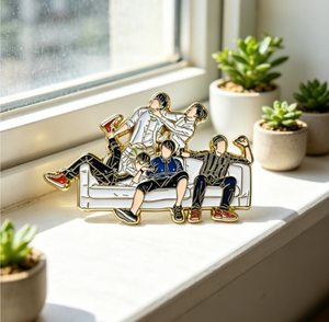 Épinglette en émail souple imprimée UV sur le thème des anges dorés, personnages de groupes d'idoles, pour la publicité - Product Image 4