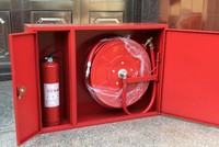 Armoire anti-feu rouge à double porte 1050*750*250mm en acier au carbone (1,0mm) avec enrouleur de tuyau d'incendie 1''x30m, extincteur à poudre sèche