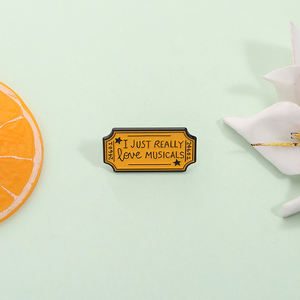 Spilla con smalto per biglietto musicale giallo adoro I Musical spilla con spilla zaino distintivo gioielli regalo all'ingrosso - Product Image 1