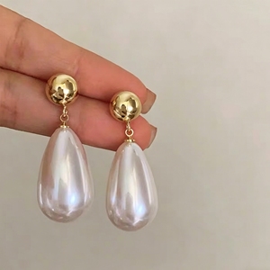 Boucles d'oreilles Evan en forme de goutte d'eau, imitation perle, plaquées or, élégantes et tendance, bijoux de mariage pour mariée - Product Image 3