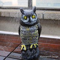 Décoys de hiboux en gros pour effrayer les oiseaux, hibou à énergie solaire, yeux lumineux, tête rotative et son