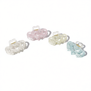 Tre fermagli per capelli a forma di cuore da 9 cm trasparenti per donne e ragazze - Product Image 1
