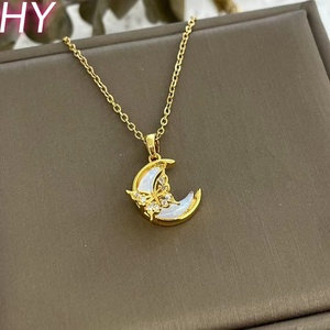Collar HY Golden Butterfly Crescent de acero inoxidable 316L con detalles de diamantes y colgante de luna. - Product Image 6