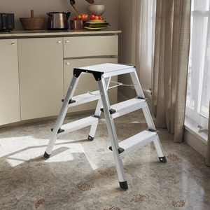 Sgabello a 3 gradini in alluminio con superficie antiscivolo, scala pieghevole leggera per <span class=keywords><strong>cucina</strong></span>, bagno, uso domestico, carico massimo 150 kg - Product Image 1