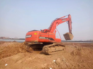 Pelle sur chenilles d'occasion DOOSAN Dh225LC-9 de 22 tonnes, grande et bonne condition avec suffisamment de composants du moteur en stock - Product Image 2