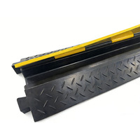 Rampe de protection de câbles multi-canaux en caoutchouc recyclé avec connexion flexible, conception sûre et stable pour un trafic de 10 à 15 mph