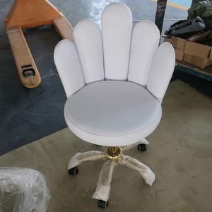 Sillón Giratorio Ergonómico de Cuero con Forma de Concha y Base Dorada - Taburete Ajustable para Peluquerías y Salones de Belleza - Product Image 6