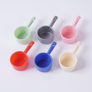 Mini cuchara de agua de juguete, accesorios de cocina de simulación DIY, mini cuchara de agua de plástico con mango largo, cuchara para agua. - Product Image 1