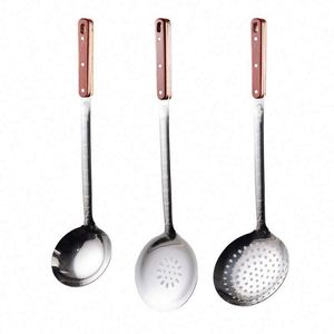Ensemble d'ustensiles de cuisine 9 pièces en acier inoxydable avec passoire décorative gravée à long manche, compatible lave-vaisselle, pour soupes - Product Image 1