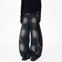 Jean homme tendance de marque, style post-apocalyptique, industriel, délavé, respirant, taille mi-haute, vintage, effiloché, déstructuré, coupe courbée