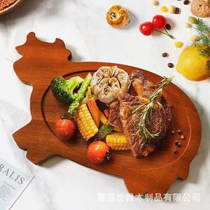 Plato de madera con forma de animal para carne, bandeja duradera para fiestas y delicatessen - Product Image 1