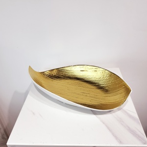 Assiette à fruits en céramique écologique de style classique moderne avec feuille d'or et design Art Déco pour la décoration de la maison et les cadeaux de mariage - Product Image 2