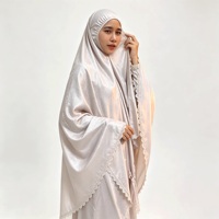 Ensemble jupe et khimar brodé sur mesure, vente en gros, deux pièces, bordure en dentelle, robe modeste, tenue de prière musulmane, OEM ODM, marque privée