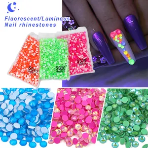 Diamantes de imitación brillantes en la oscuridad, cristal luminoso de cristal para decoración de uñas, Halloween, venta al por mayor, nuevo diseño