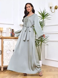 Robe Kaftan Légère et Respirante à Motifs Floraux Brodés pour Femme, Col en V Long, Style Dubaï Moyen-Orient - Product Image 6