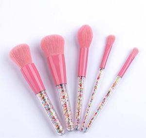 ชุดแปรงแต่งหน้า 5 ชิ้น ด้ามจับพลาสติกวิ้งๆ ขนแปรงสังเคราะห์วีแกน สีเบจ สำหรับแต่งหน้า ทาอายไลเนอร์ คอนซีลเลอร์ และอายแชโดว์ - Product Image 1