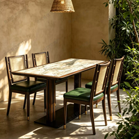 Ensemble de salle à manger en rotin durable sur le thème de la nature sauvage moderne, conçu pour les restaurants et bistrots à thème élégants