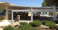 Pergola motorisée électrique en aluminium avec toit extensible, cadre en PVC, éclairage LED, imperméable pour jardin, patio et balcon