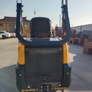 HIGHTOP 130 Dumper Compacto con Rotación de 90 Grados para Uso en Obras de Construcción - Product Image 4