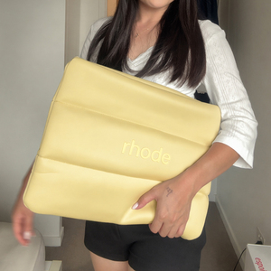 Bolsa Organizadora de Maquillaje Acolchada Personalizada de Fábrica, Color Amarillo Mantequilla, Bolsa de Almacenamiento de Neopreno con Burbujas, Bolsa de Aseo - Product Image 1