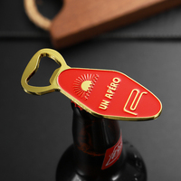 Ouvre-bouteille magnétique 2-en-1 pour bar à bière d'été Aimant pour réfrigérateur Aimant pour réfrigérateur en alliage métallique émaillé Aimants pour réfrigérateur personnalisés Logo avec ouvre-bouteille