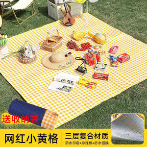Tapis de pique-nique d'extérieur Doormate, jaune à carreaux, rectangulaire, imperméable, portable, pour le camping et la plage au printemps - Product Image 4